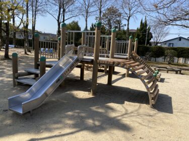 【岡山市北区】市街地近く！季節の変化を楽しみながら広々遊べる公園【こどもの森　国際児童年記念公園】