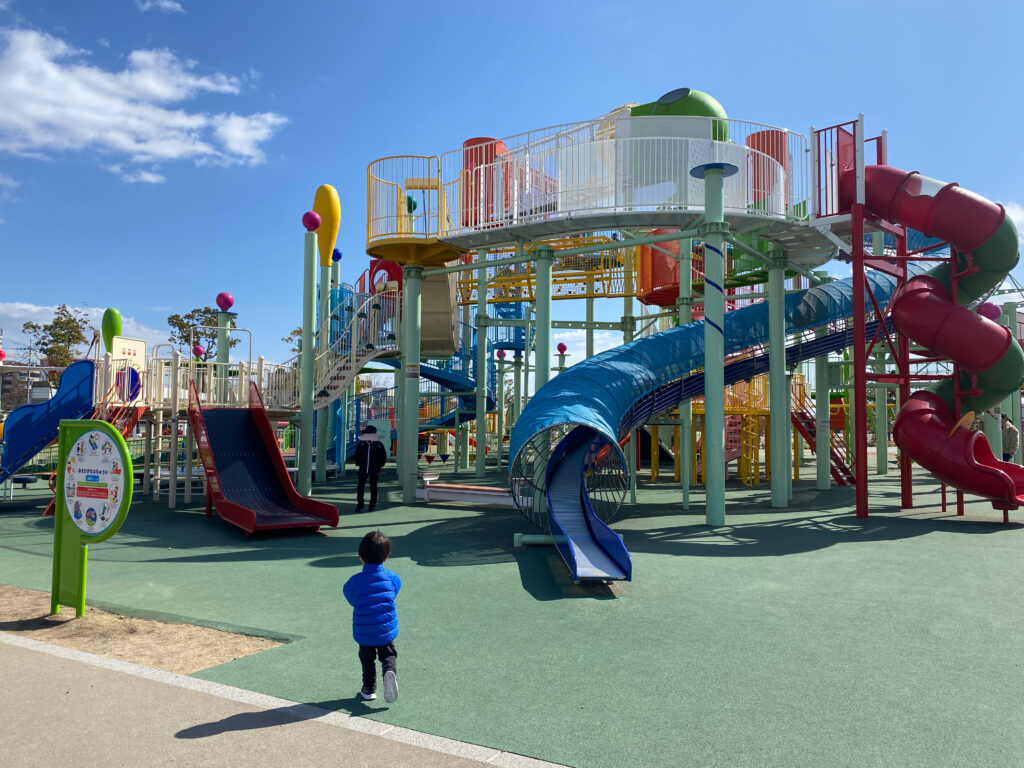 広島県】笠岡市から車で30分！巨大遊具のある公園【エフピコアリーナ
