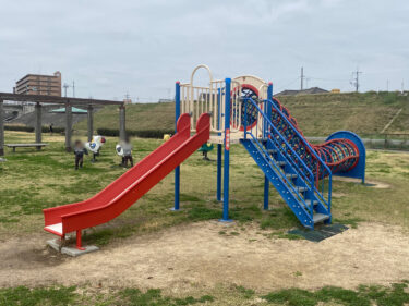 【岡山市中区】街中の喧騒を忘れさせる百間川の河川敷！広々とした空間が気持ちいい公園【百間川緑地】