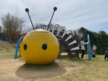 【真庭市】カブトムシのローラーすべり台？！昆虫がモチーフの遊具がいっぱいな公園【落合総合公園わんぱく広場】