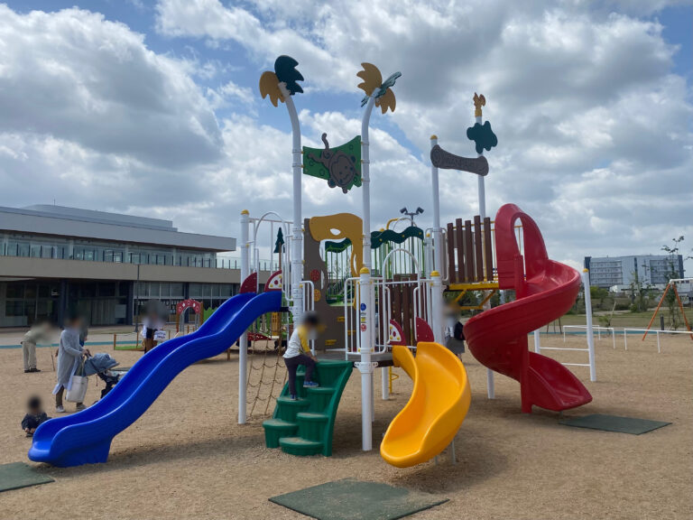 販売開始2024年1月末 大型遊具 滑り台 ジャングルジム クルマ