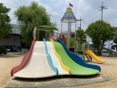 【岡山市北区】迫力あるワイドトリプルスライダー！２０２３年に遊具が新設された街中にある小さな公園【西古松西公園】