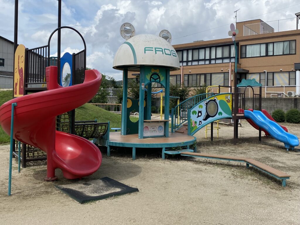 矢掛町】子どもが夢中になって遊べる遊具がいっぱいの夢の空間！矢掛駅
