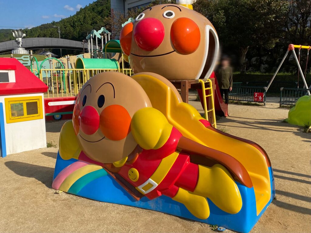 高知県】たくさんのアンパンマンにちびっこが大興奮！高知県の香美市立