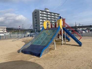 【倉敷市】倉敷市立市民病院の裏手！サラサラの砂が敷き詰められたとーっても綺麗な公園【児島駅前第２公園】