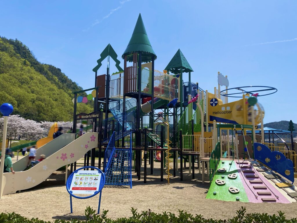 特集】新しい遊具がぞくぞく！2024年に新しい遊具が設置された岡山