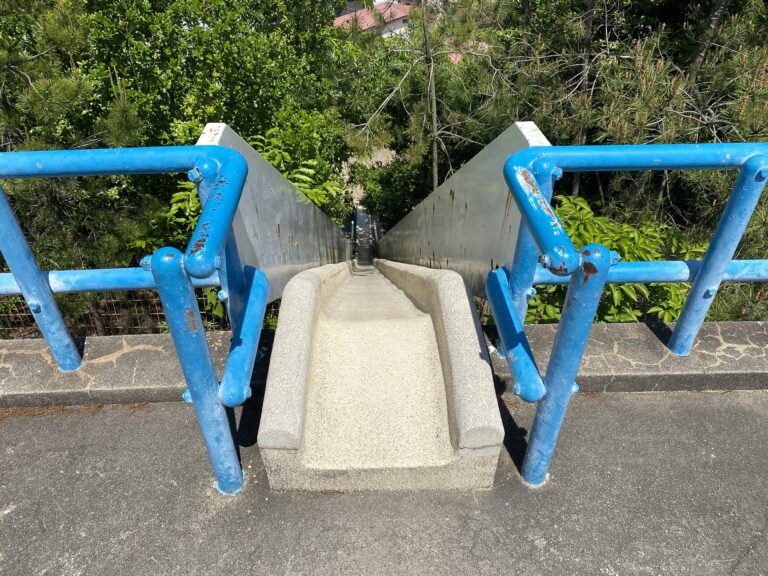 玉野市】ナニコレ珍百景にも登録された23mの超ロングすべり台！地上