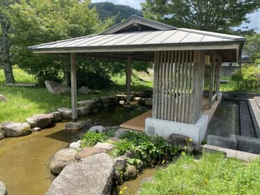 【鏡野町】日差しを遮る大きな屋根付きの水遊び場は夏のオアシス！毎年８月下旬開催の『富ひらめ祭』は大人気イベント！【富ふるさと公園】