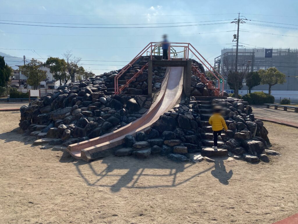 倉敷市水島地区】近くまで行ったら遊んでいきたい！カラフルな虹色の