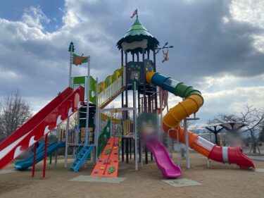 【津山市】２０２５年１２月に大型遊具が新たに登場！絶叫系すべり台と大型アスレチック遊具で無限に遊べる都市型公園【グリーンヒルズ津山】