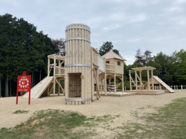 【和気町】２０２６年３月に木製遊具がリニューアル！一面の芝桜が美しい森の中のキャンプ場【和気美しい森】